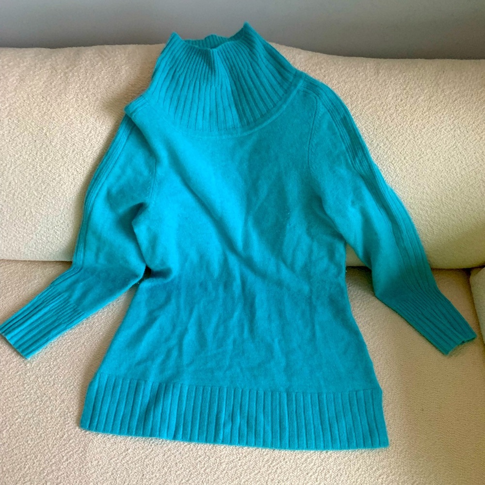 Turquoise blue cashmere turtleneck